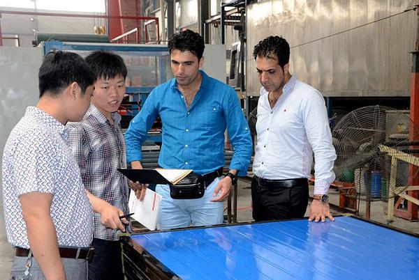 2015年6月24日,一批伊朗客户来济南道图生产制造基地参观工厂检验产品